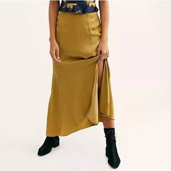 NEW FREE PEOPLE ON THE TOWN TOP & MIDI SKIRT SET - Picture 2 of 3